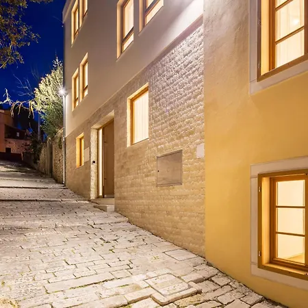 And Old Center * Pula