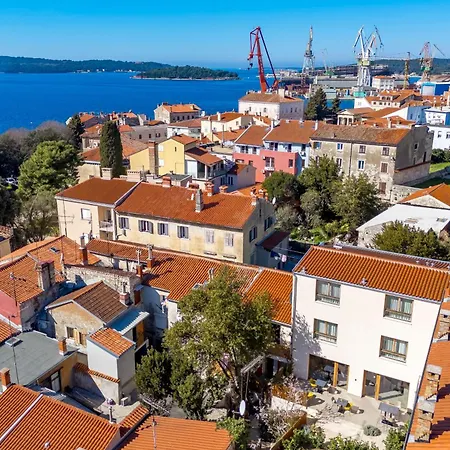 And Old Center * Pula