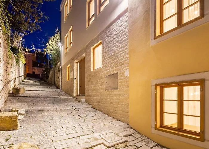 And Old Center * Pula