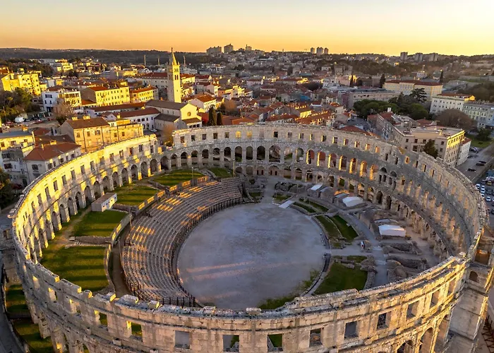 Apartment And Old Center *