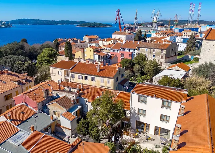 And Old Center * Pula